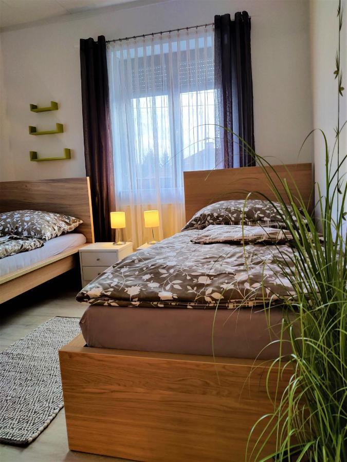 Holiday Home In Quiet Beautiful Area With Two Separate, Modern, Furnished Apartments Deutsch-Wagram Eksteriør bilde