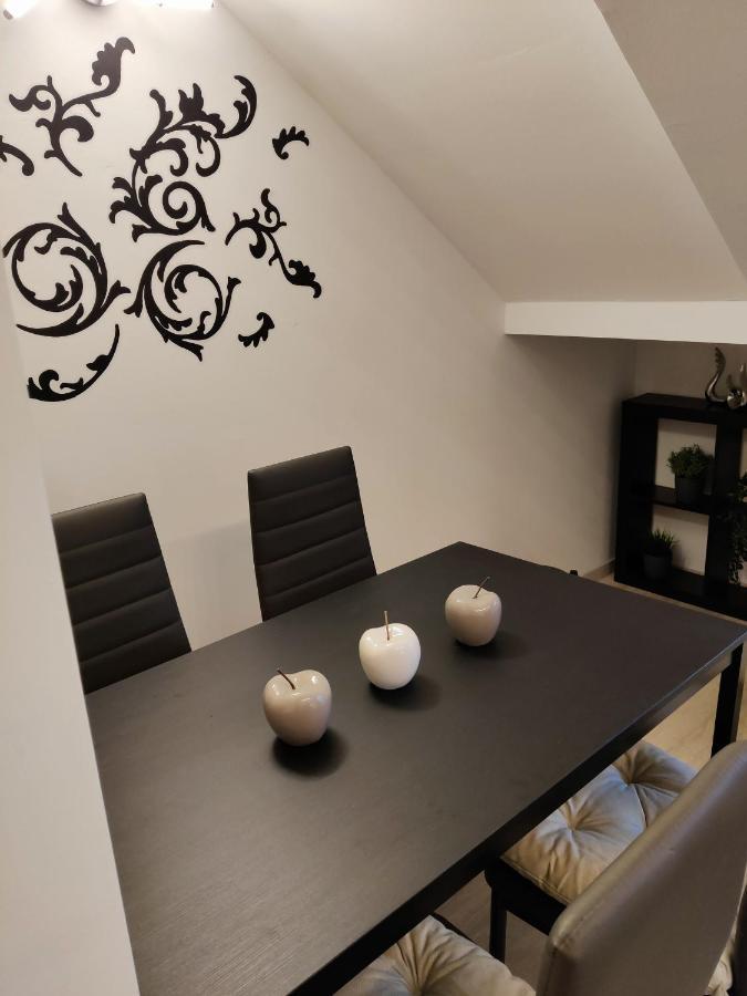 Holiday Home In Quiet Beautiful Area With Two Separate, Modern, Furnished Apartments Deutsch-Wagram Eksteriør bilde