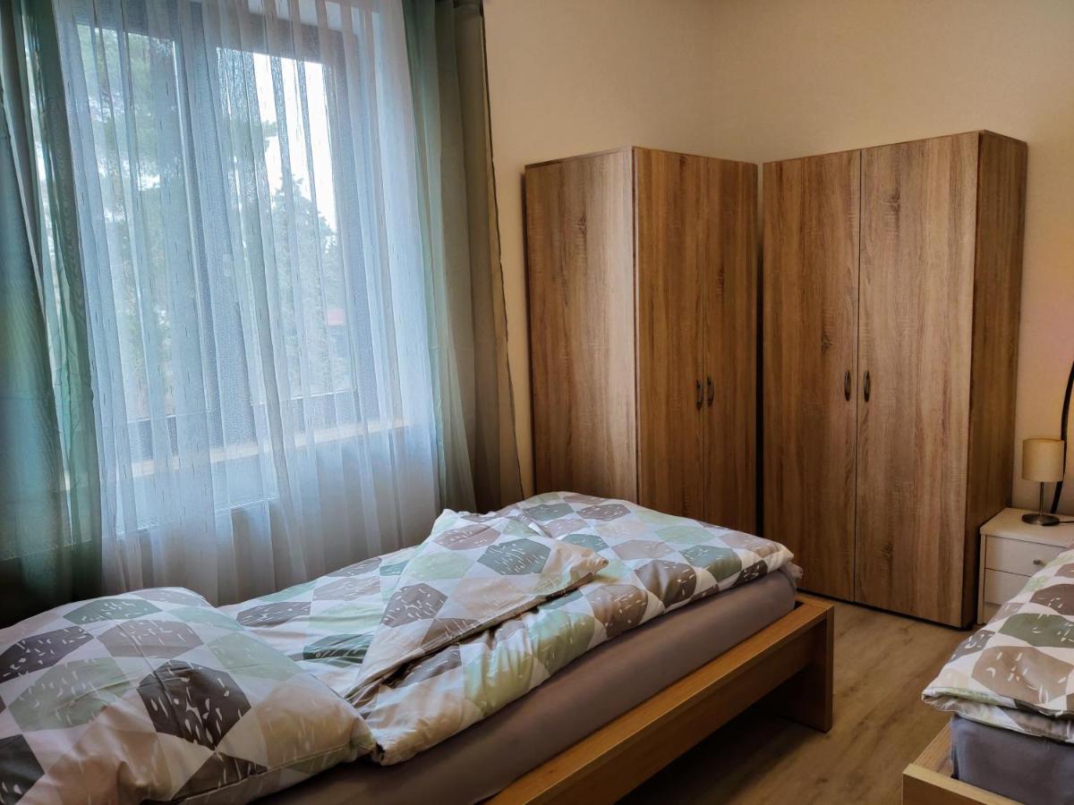 Holiday Home In Quiet Beautiful Area With Two Separate, Modern, Furnished Apartments Deutsch-Wagram Eksteriør bilde