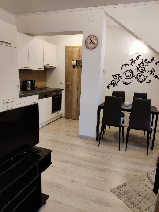 Holiday Home In Quiet Beautiful Area With Two Separate, Modern, Furnished Apartments Deutsch-Wagram Eksteriør bilde
